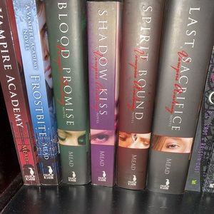 Vampire academy books 1-6